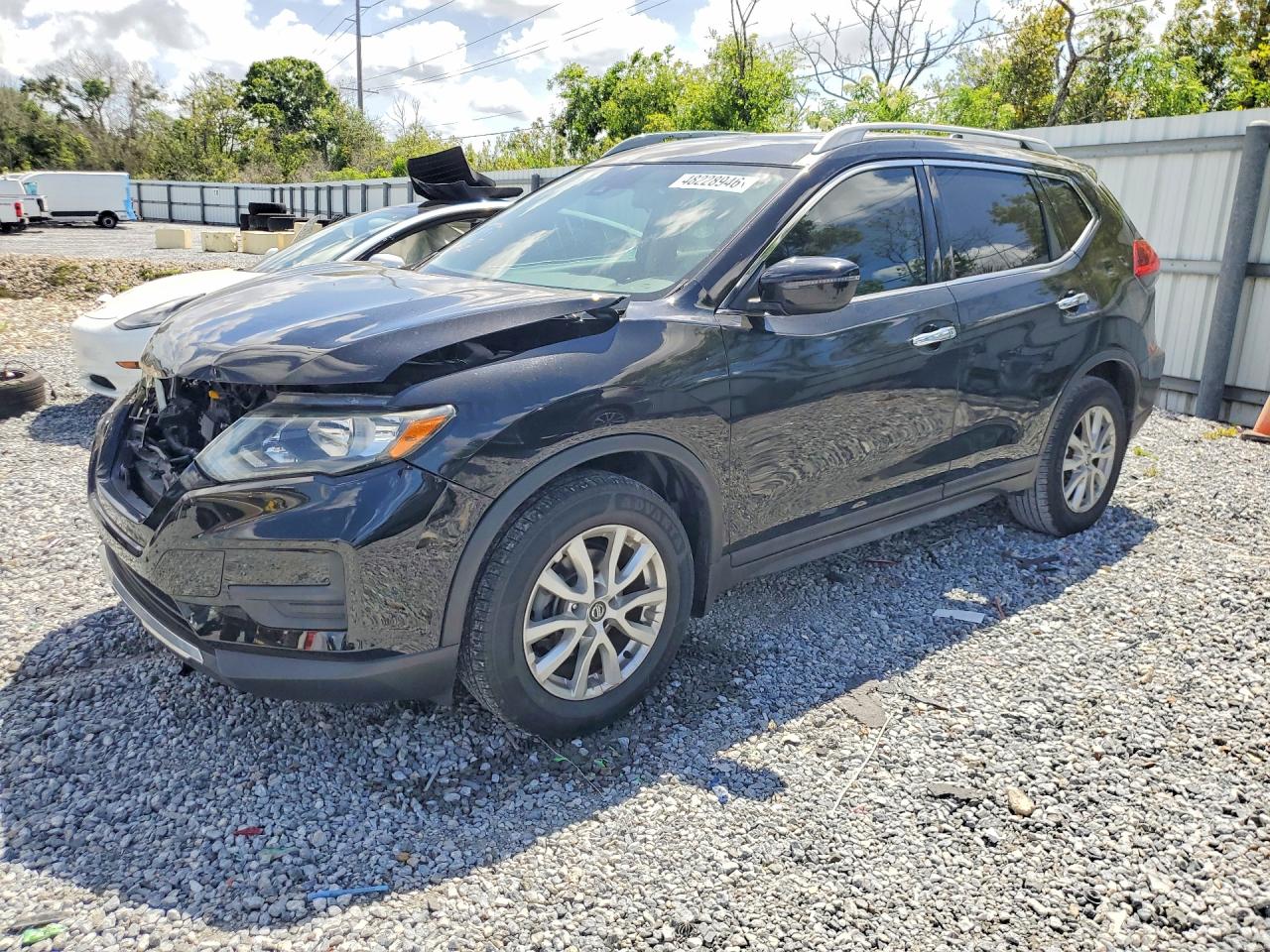 Salvage Nissan Rogue Image