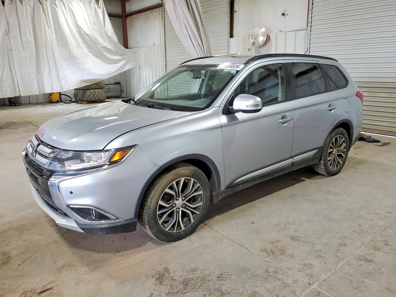 Salvage Mitsubishi Outlander Image