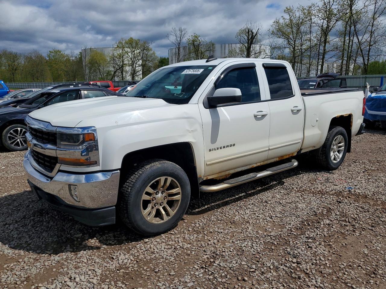 Salvage Chevrolet Silverado Image