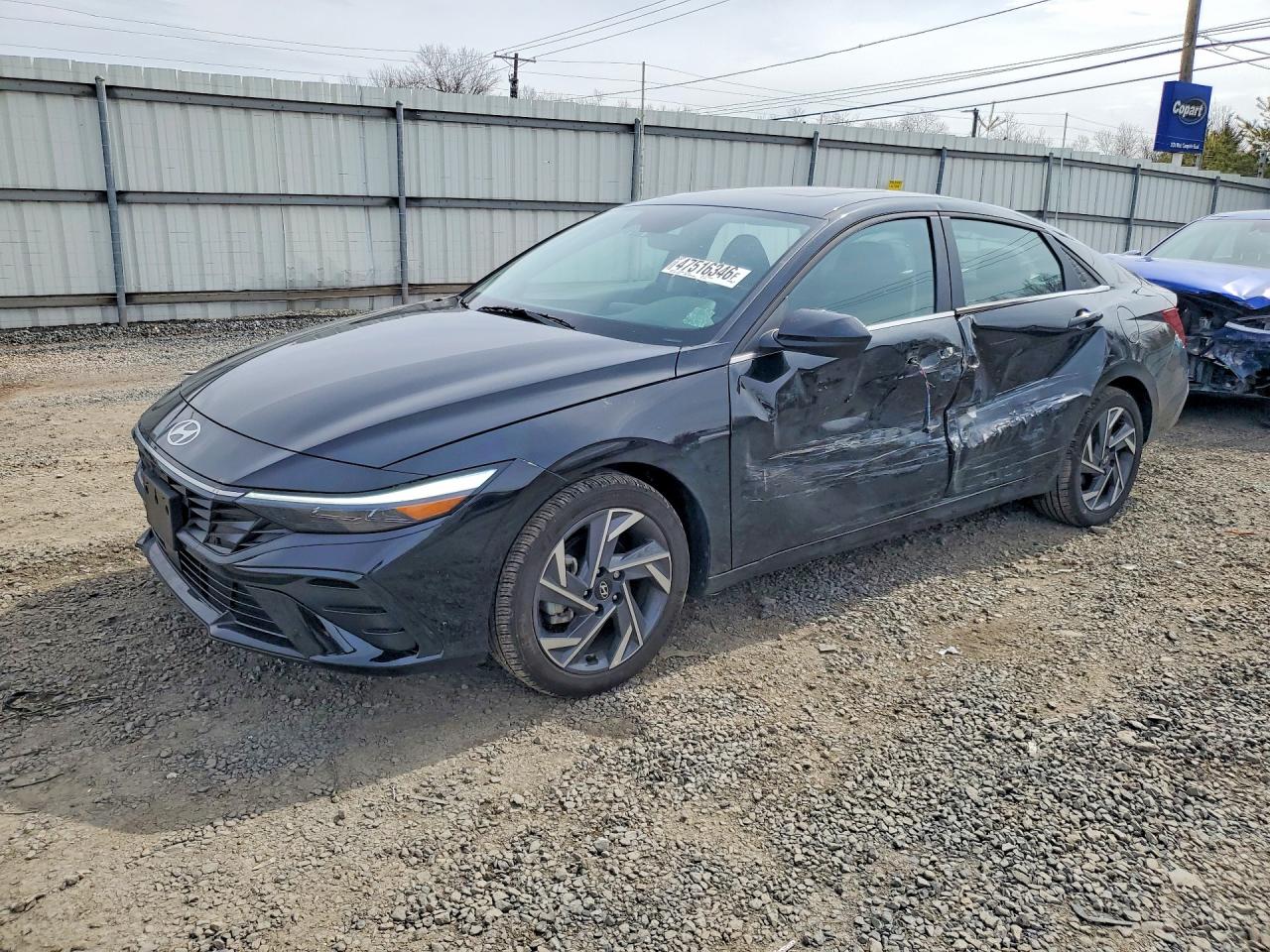Salvage Hyundai ELANTRA Image