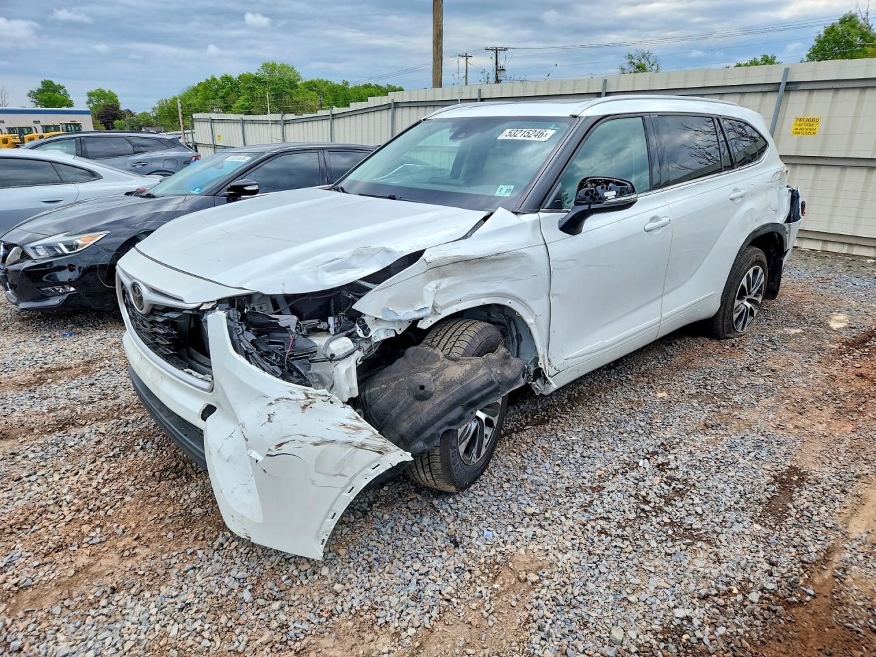 Salvage Toyota Highlander Image