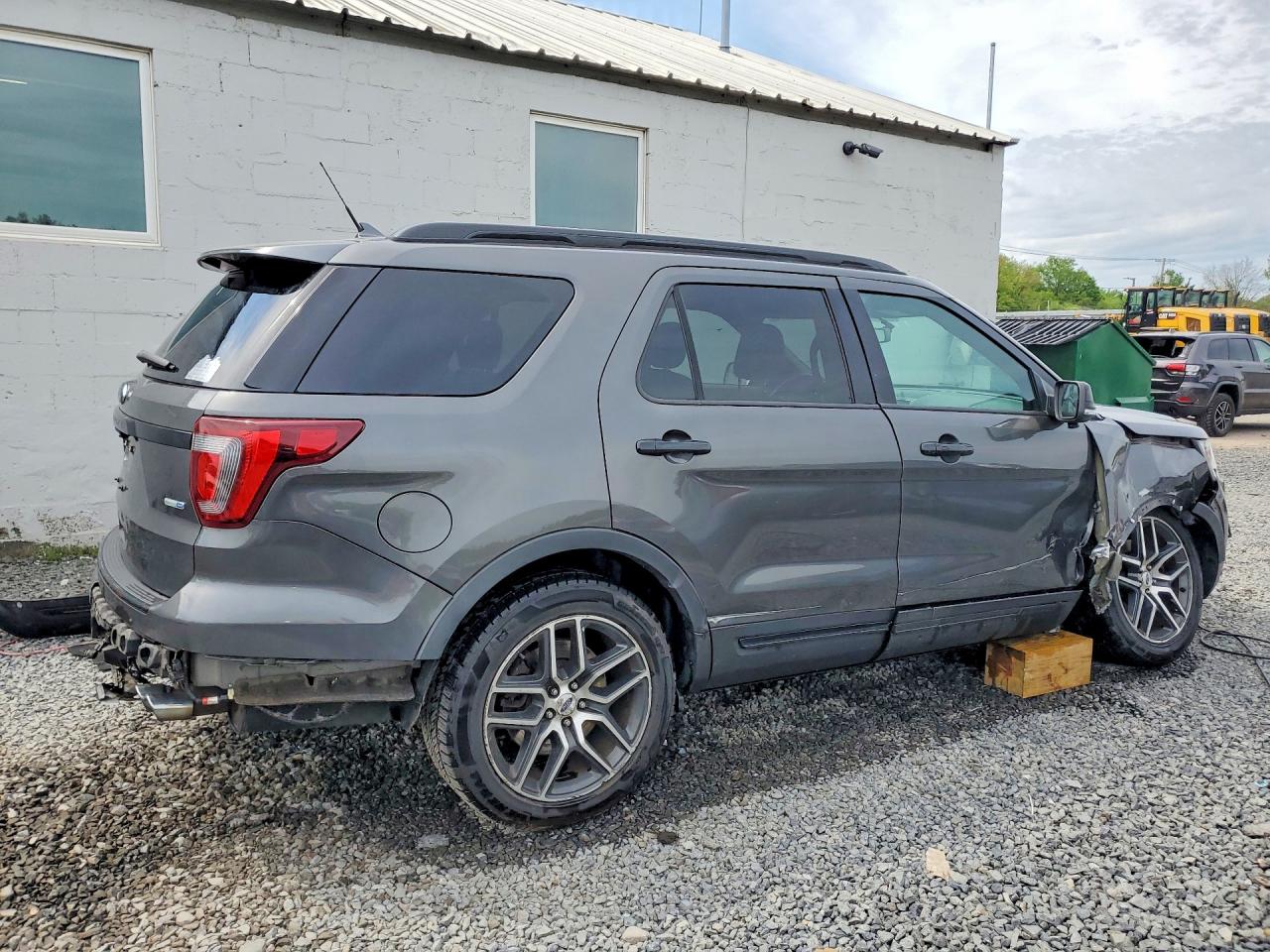 Ford Explorer Sport