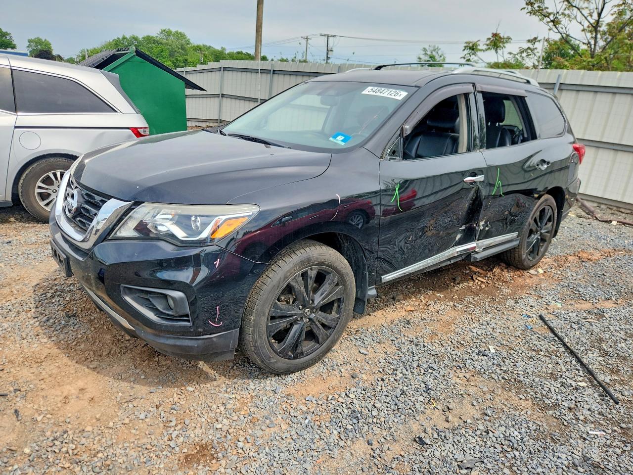 Salvage Nissan Pathfinder Image