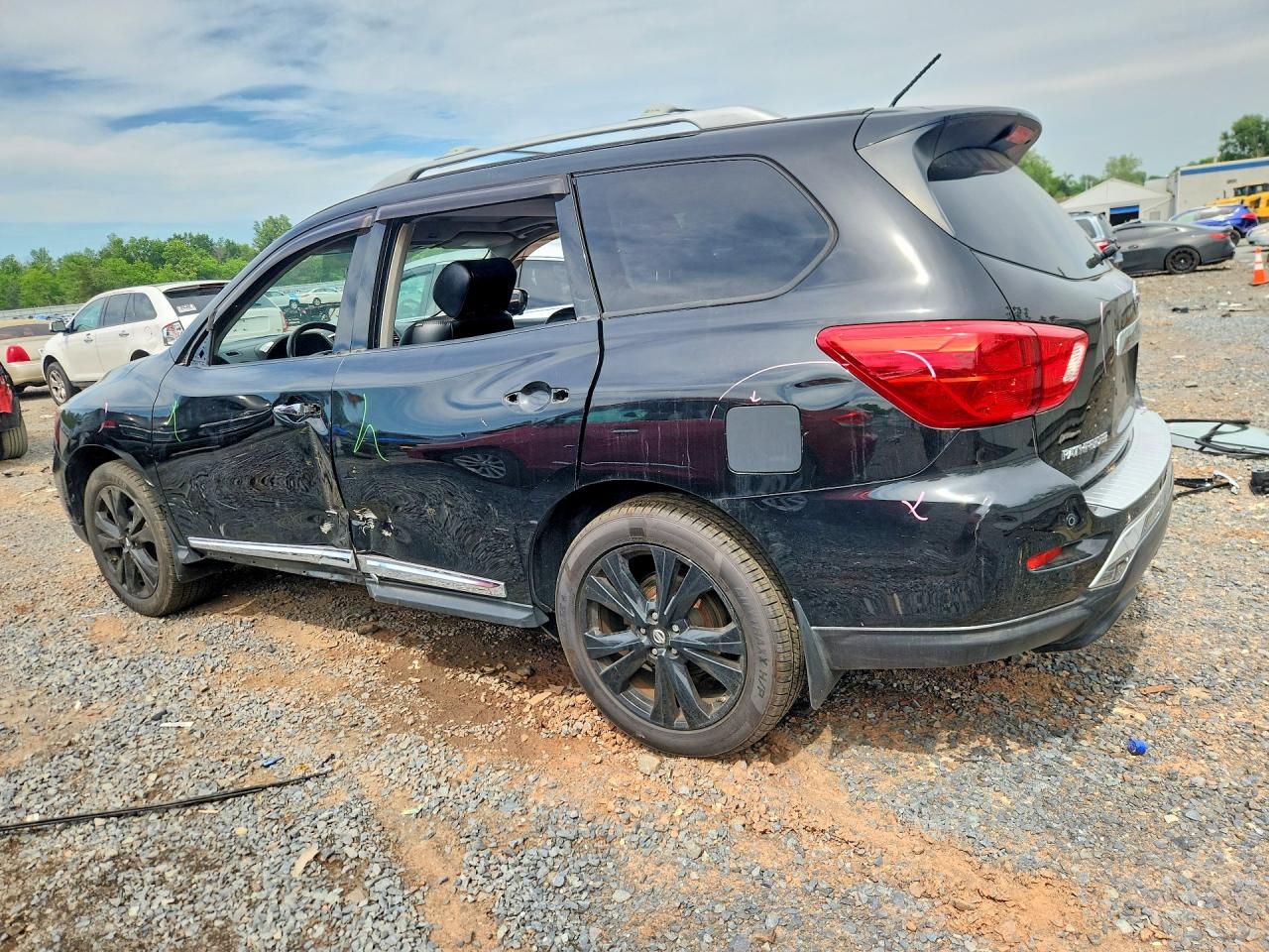 Nissan Pathfinder Platinum