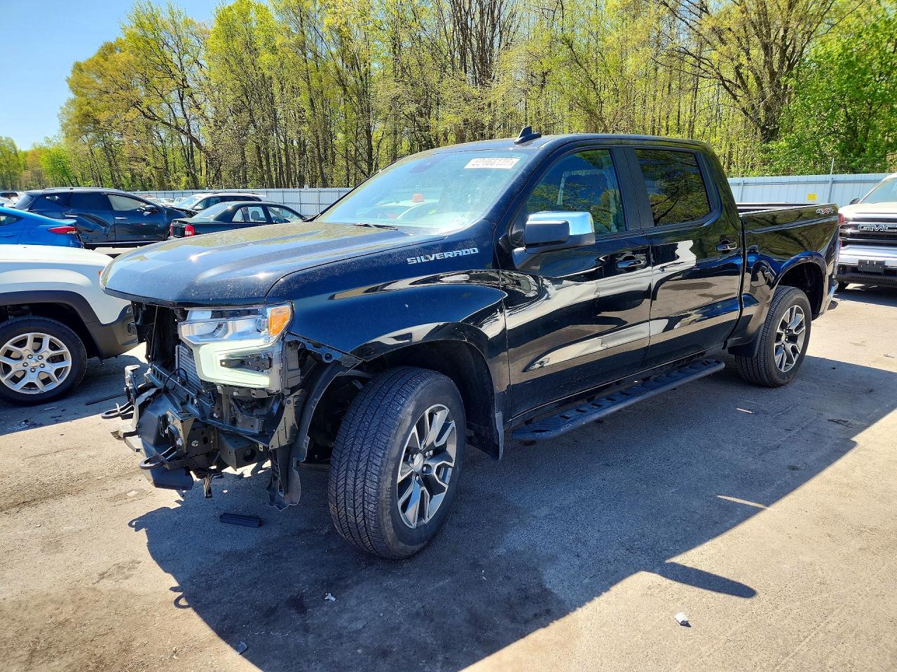 Salvage Chevrolet Silverado Image