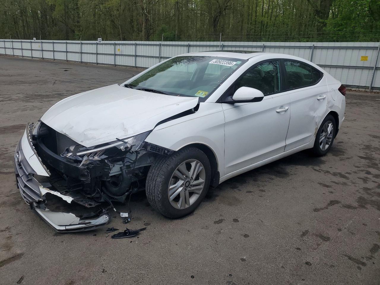 Salvage Hyundai ELANTRA Image