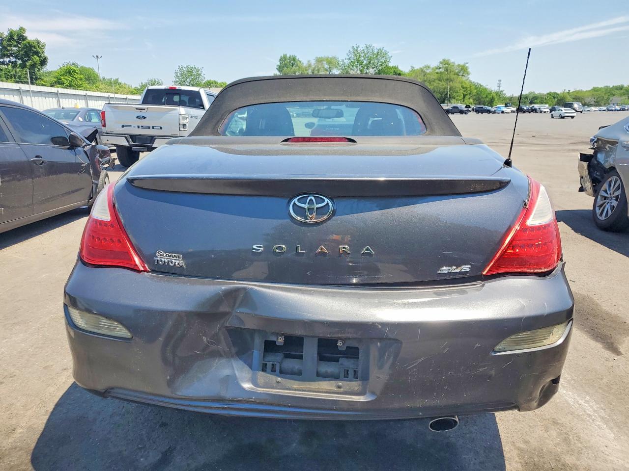 Toyota Camry Sle V6