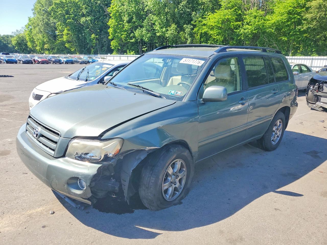 Salvage Toyota Highlander Image