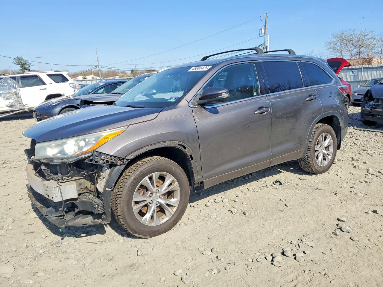 Salvage Toyota Highlander Image