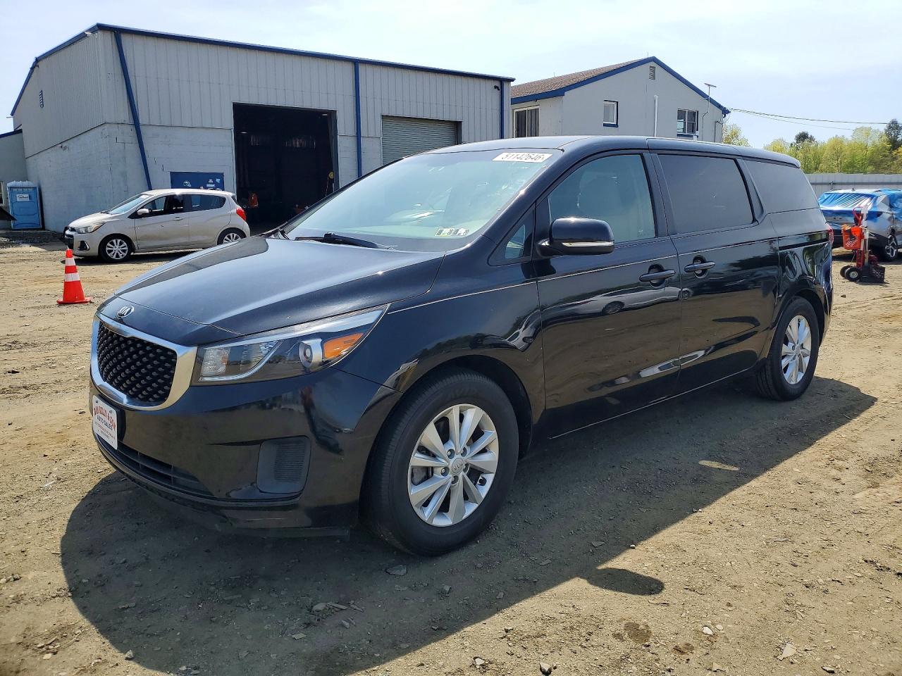 Salvage Kia Sedona Image