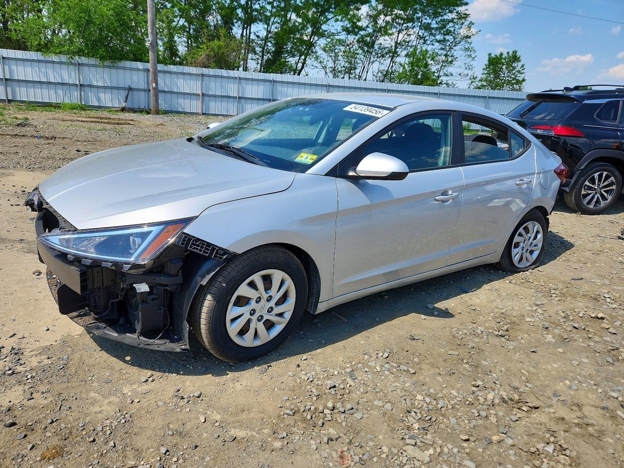 Salvage Hyundai ELANTRA Image