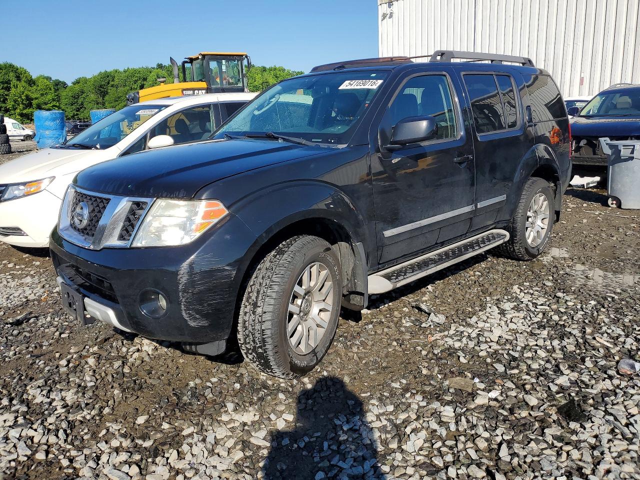 Salvage Nissan Pathfinder Image