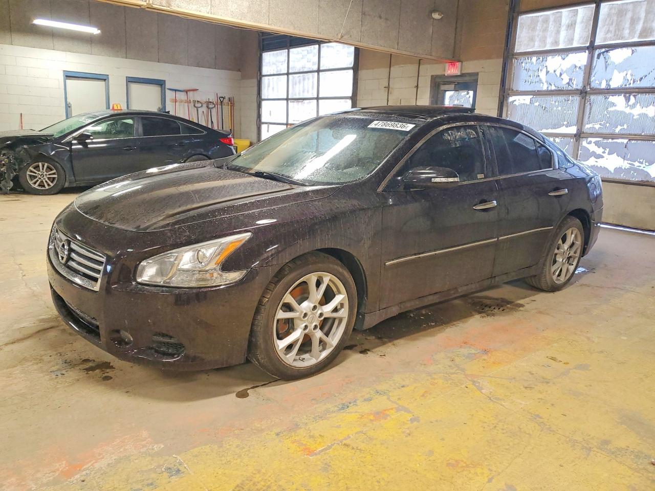 Salvage Nissan Maxima Image