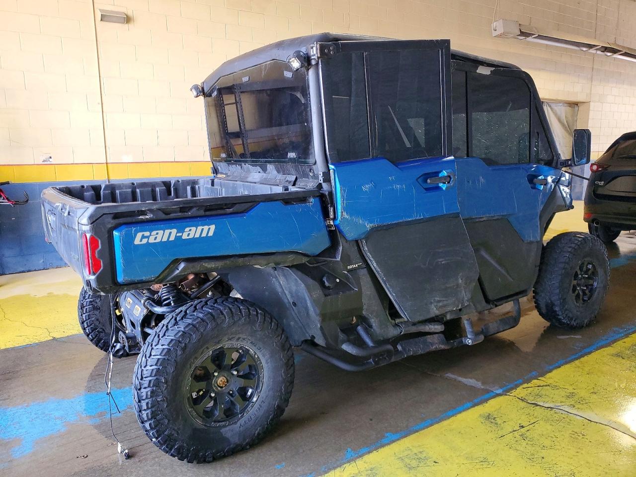 Can-Am Defender