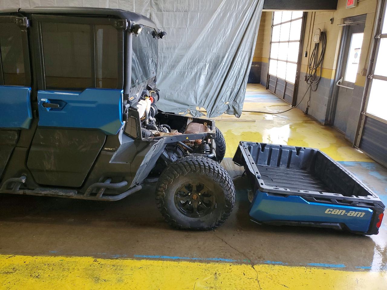 Can-Am Defender