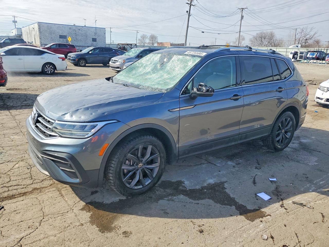 Salvage Volkswagen Tiguan Image