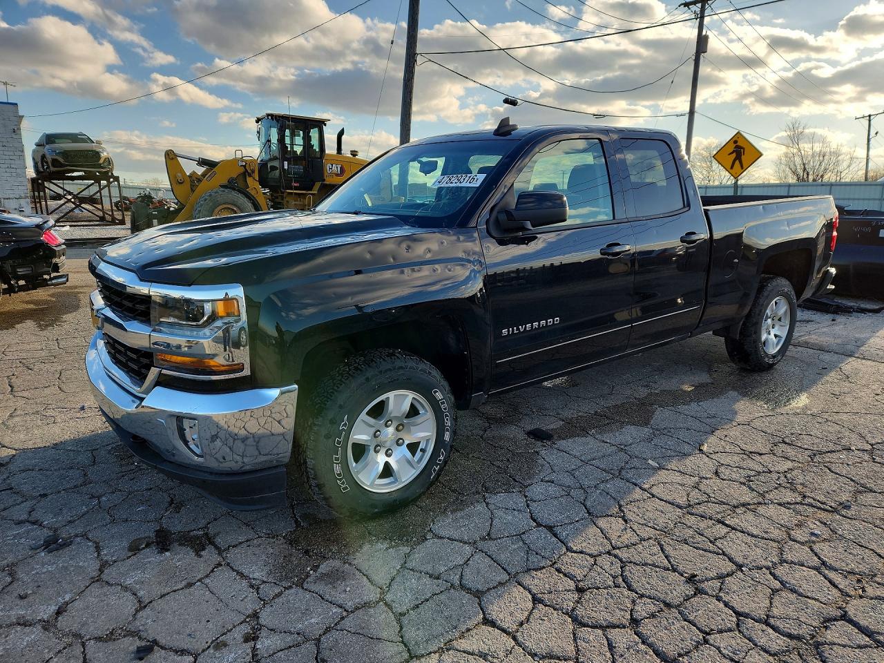 Salvage Chevrolet Silverado Image