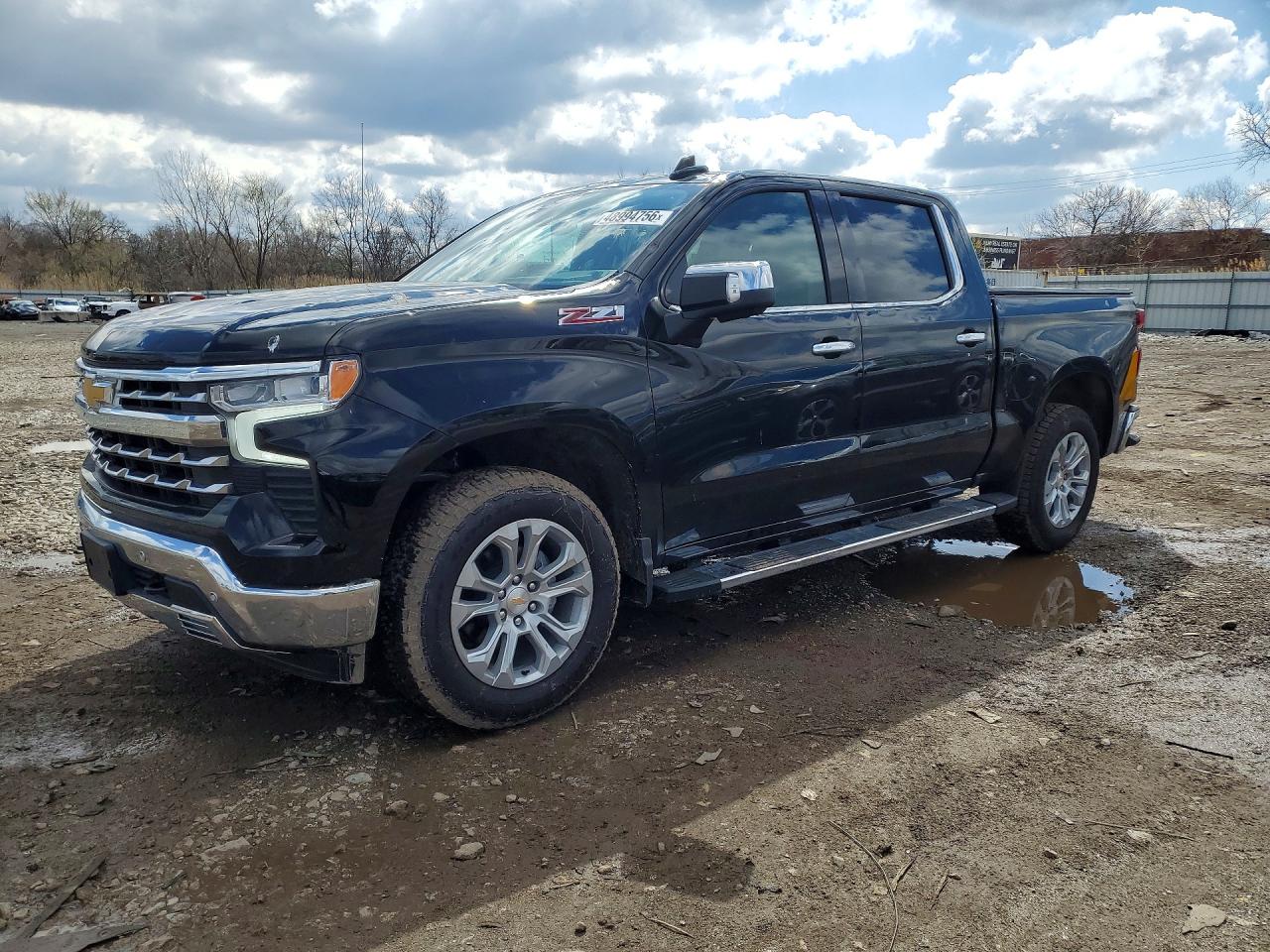 Salvage Chevrolet Silverado Image
