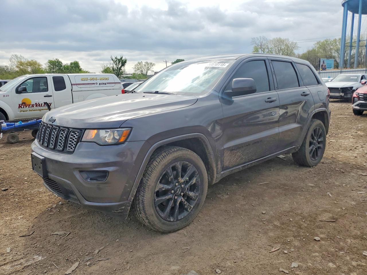 Salvage Jeep Grand Cherokee Image