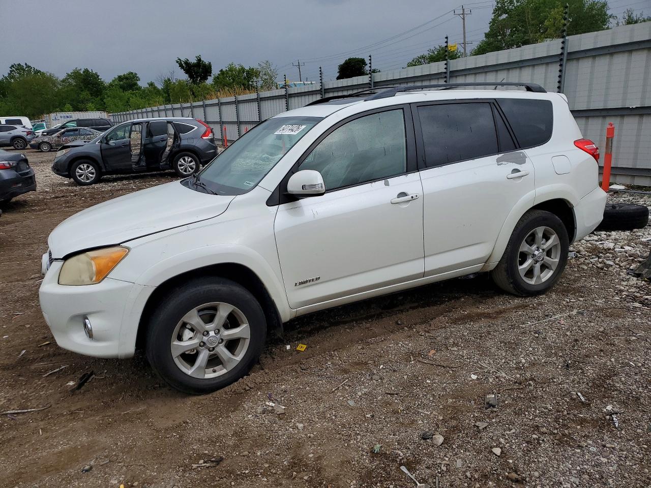 Salvage Toyota RAV4 Image