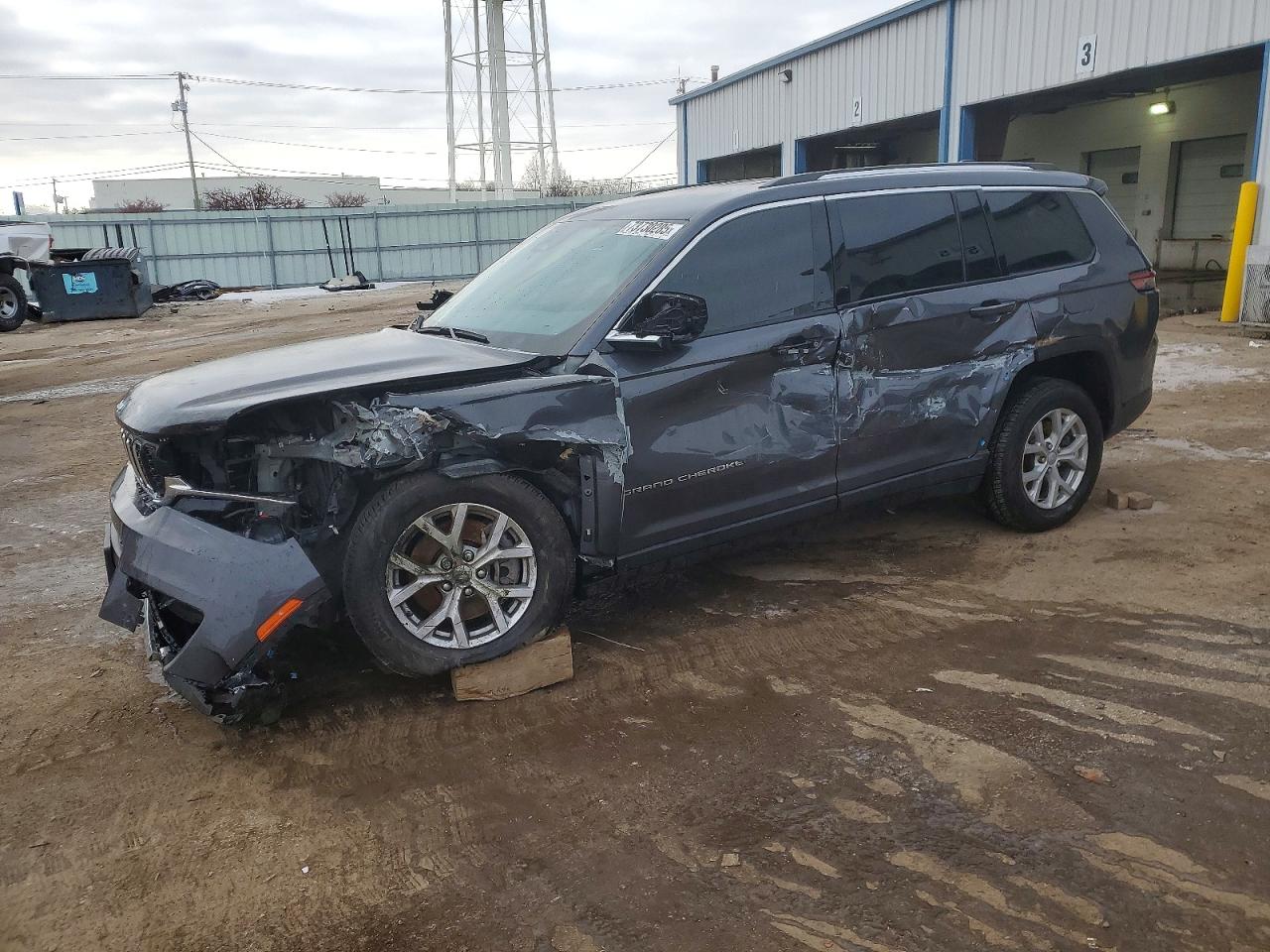 Salvage Jeep Grand Cherokee Image