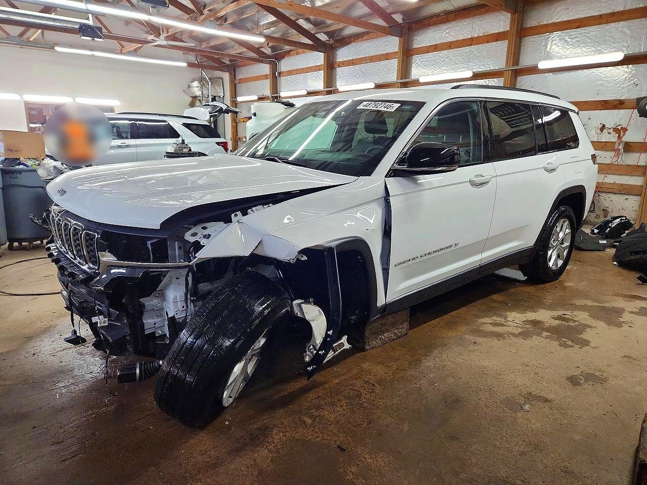 Salvage Jeep Grand Cherokee Image