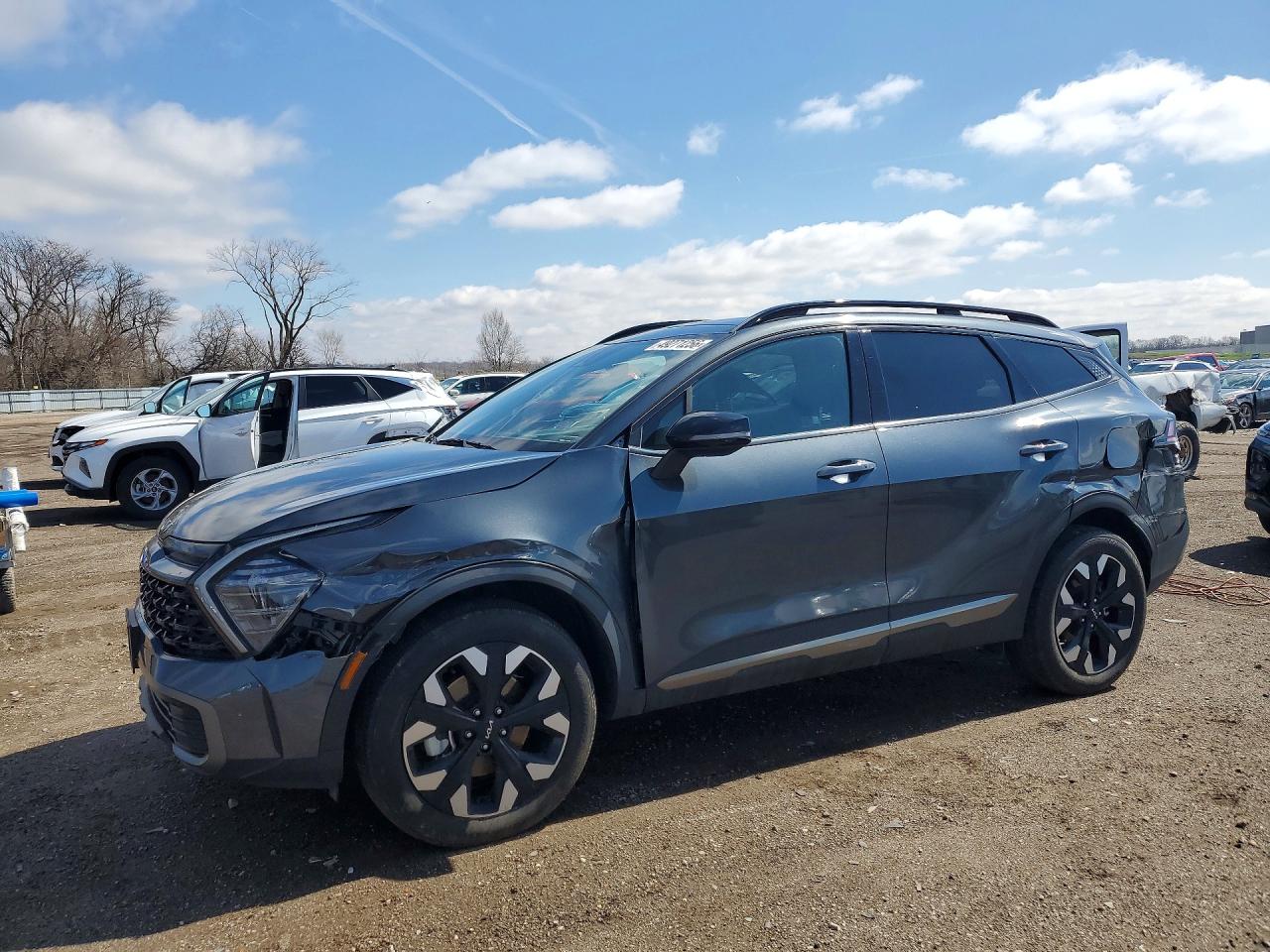Salvage Kia Sportage Image