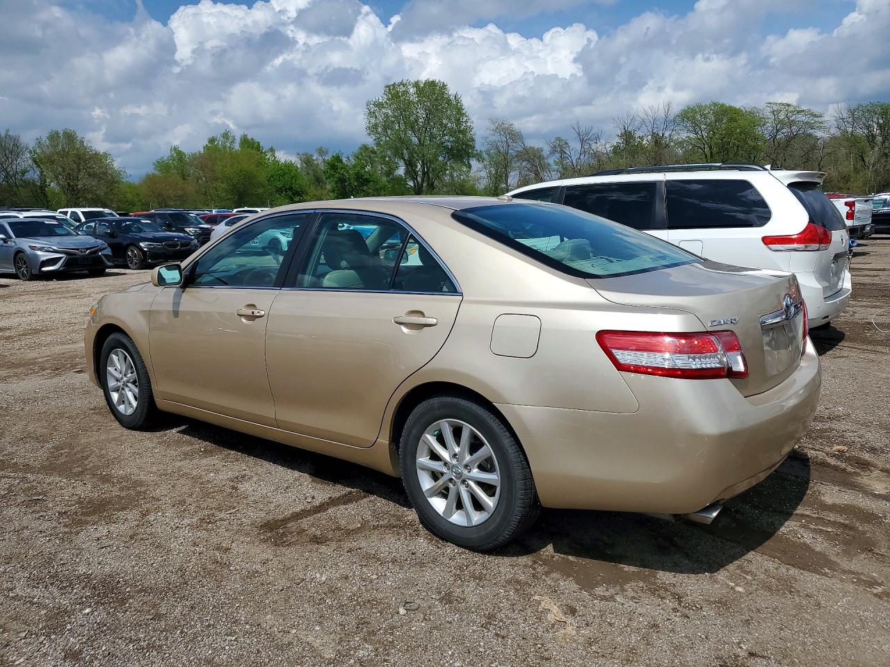 Toyota Camry Xle V6
