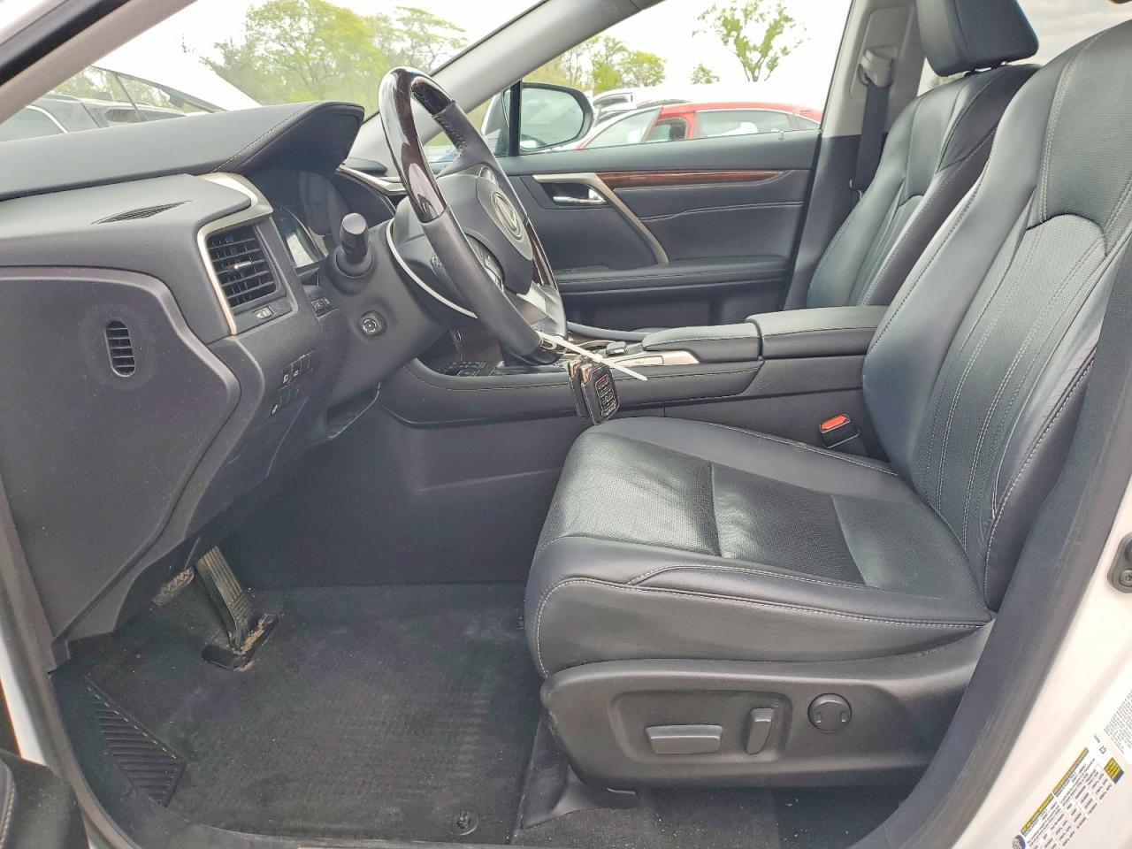 Lexus RX Base