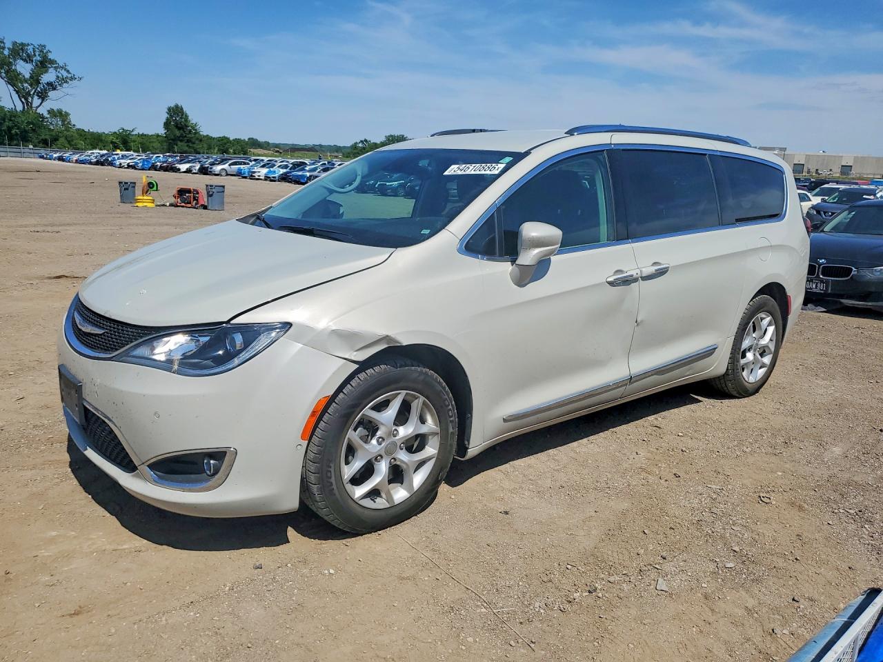 Salvage Chrysler Pacifica Image