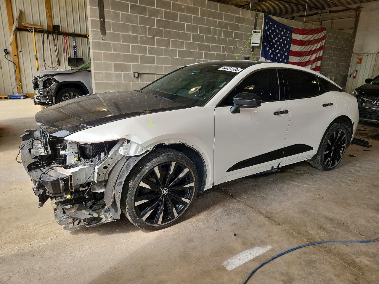 Salvage Toyota Crown Plat Image