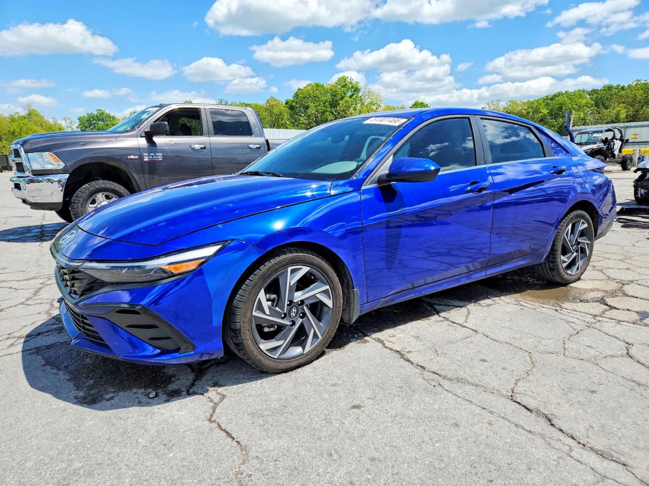 Salvage Hyundai ELANTRA Image