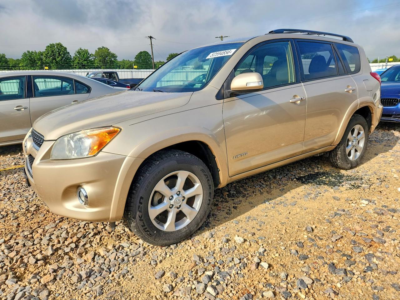 Salvage Toyota RAV4 Image