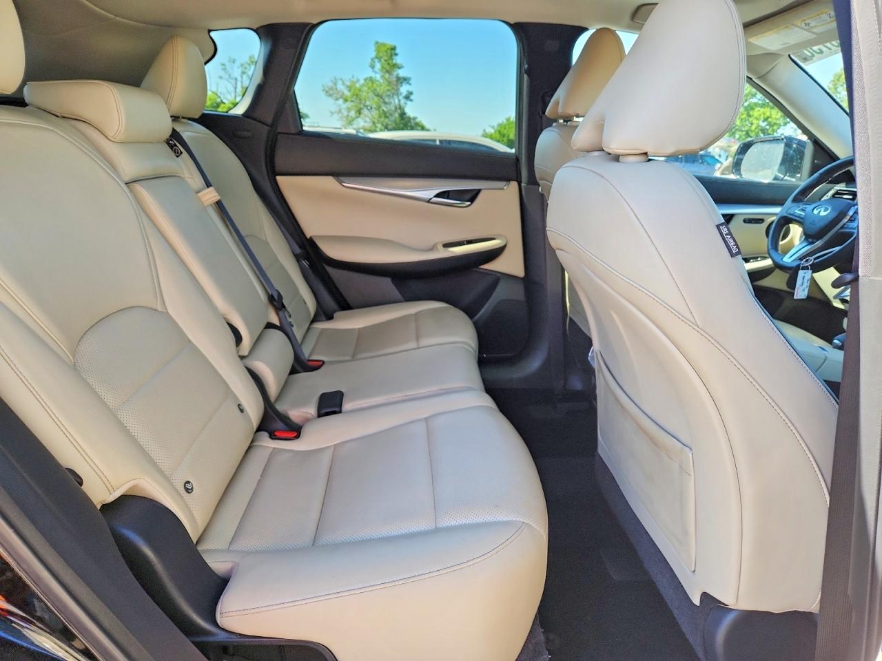 INFINITI Qx Essential