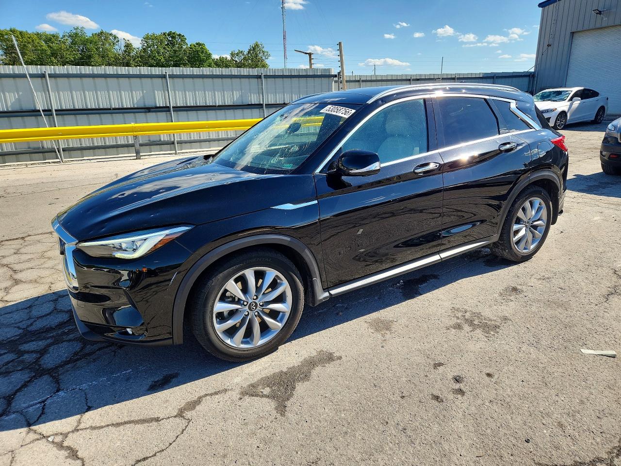 Salvage INFINITI Qx Image