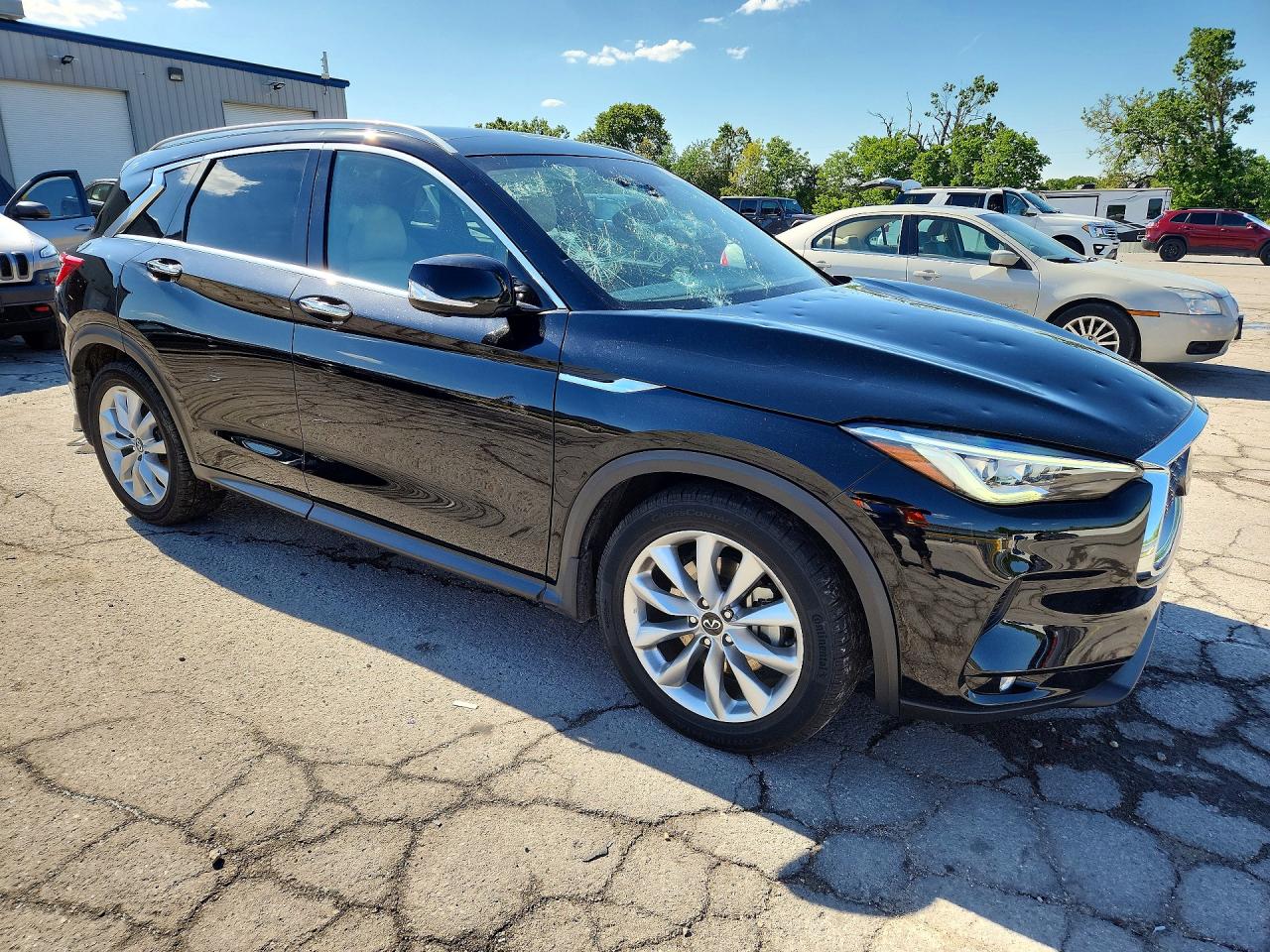 INFINITI Qx Essential