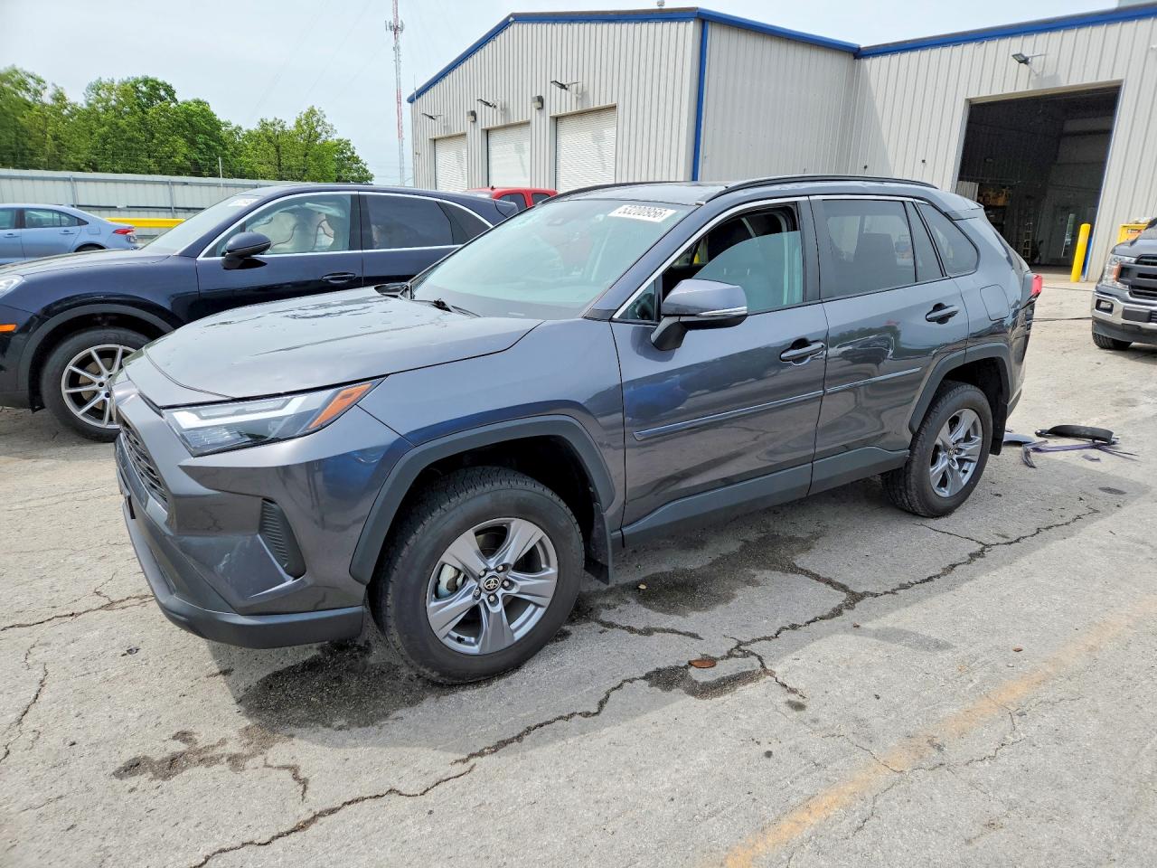 Salvage Toyota RAV4 Image