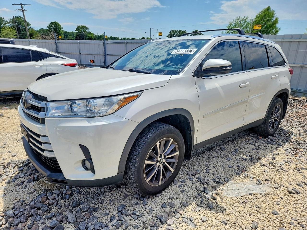 Salvage Toyota Highlander Image