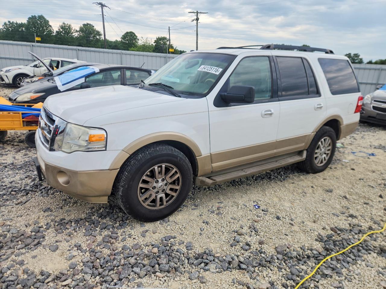 Salvage Ford Expedition Image