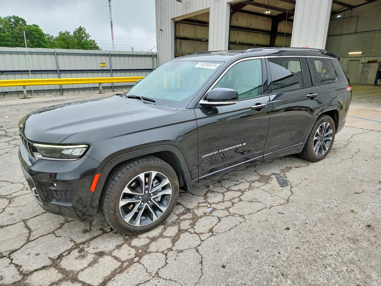 Salvage Jeep Grand Cherokee Image