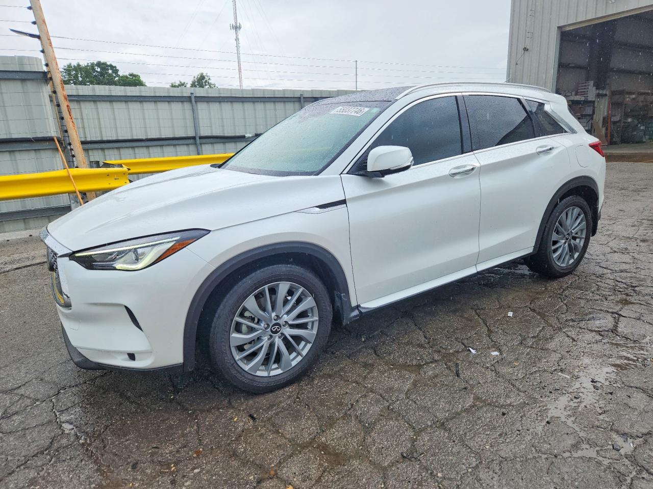 Salvage INFINITI Qx Image