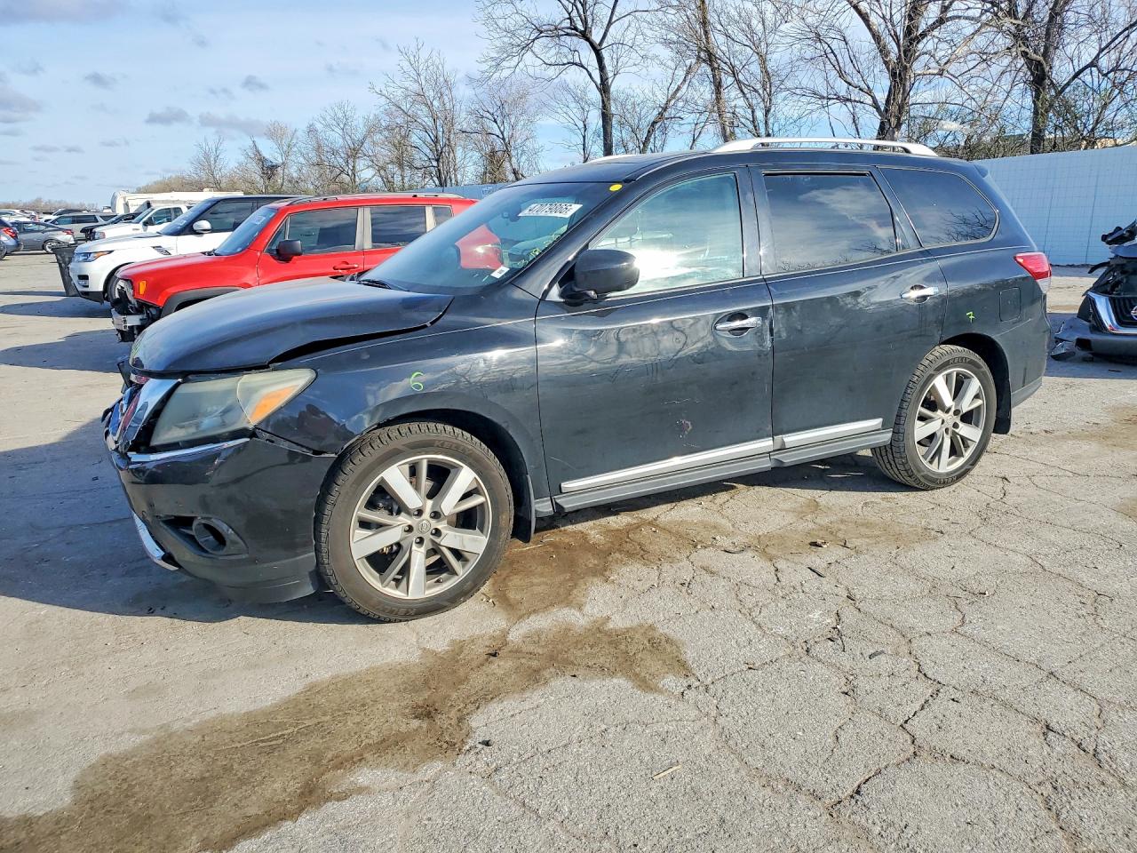 Salvage Nissan Pathfinder Image