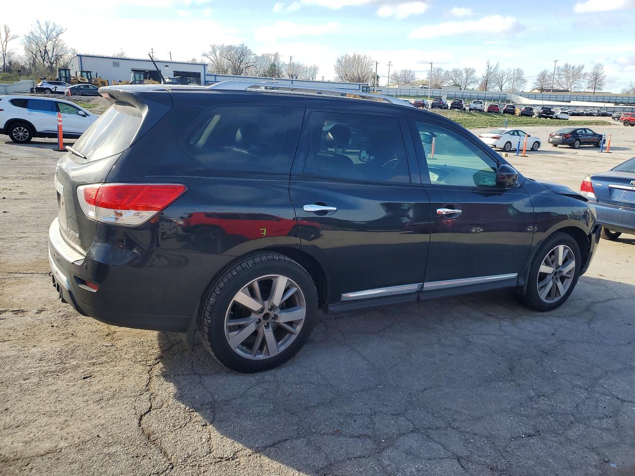 Nissan Pathfinder S