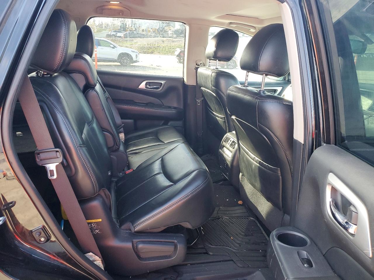 Nissan Pathfinder S