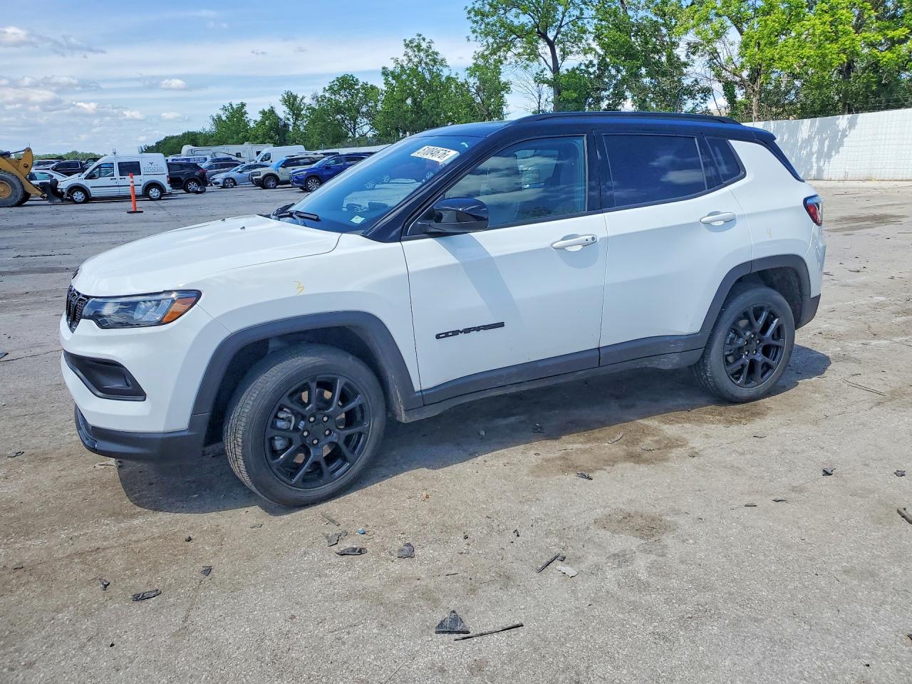 Salvage Jeep Compass Image