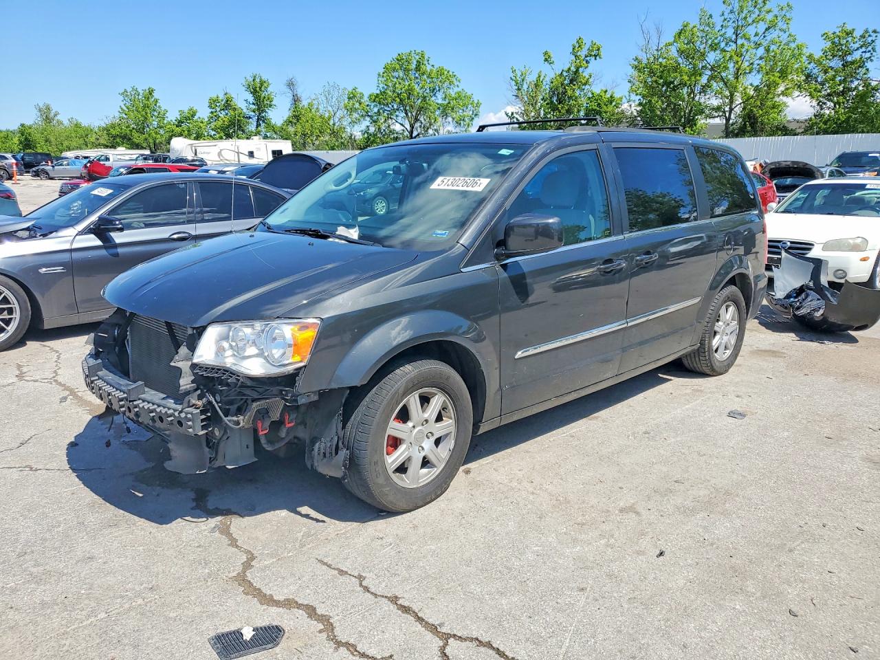 Salvage Chrysler Minivan Image