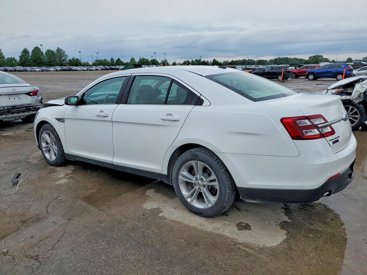 Ford Taurus Se