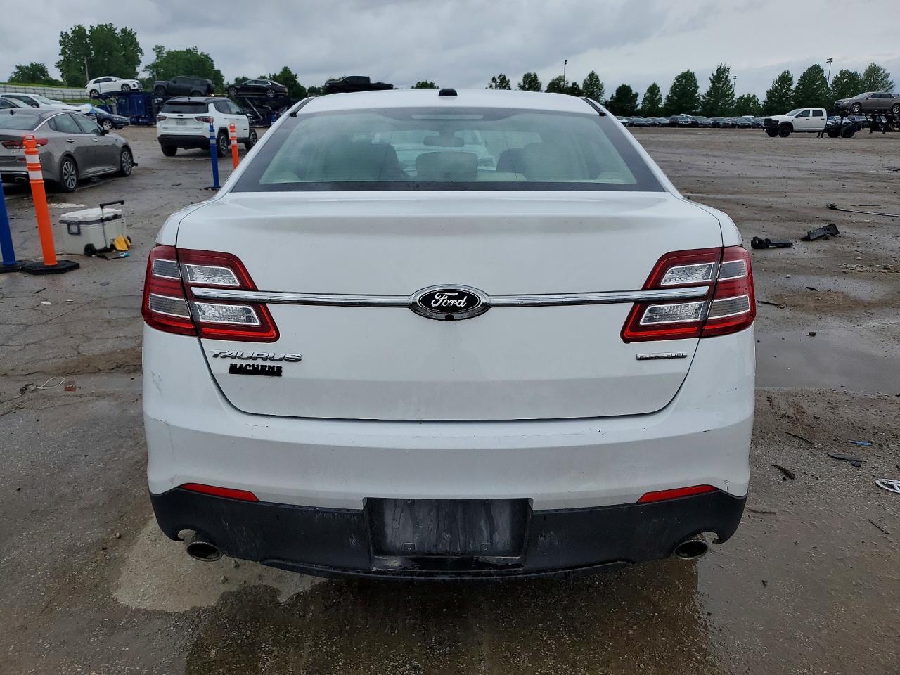Ford Taurus Se