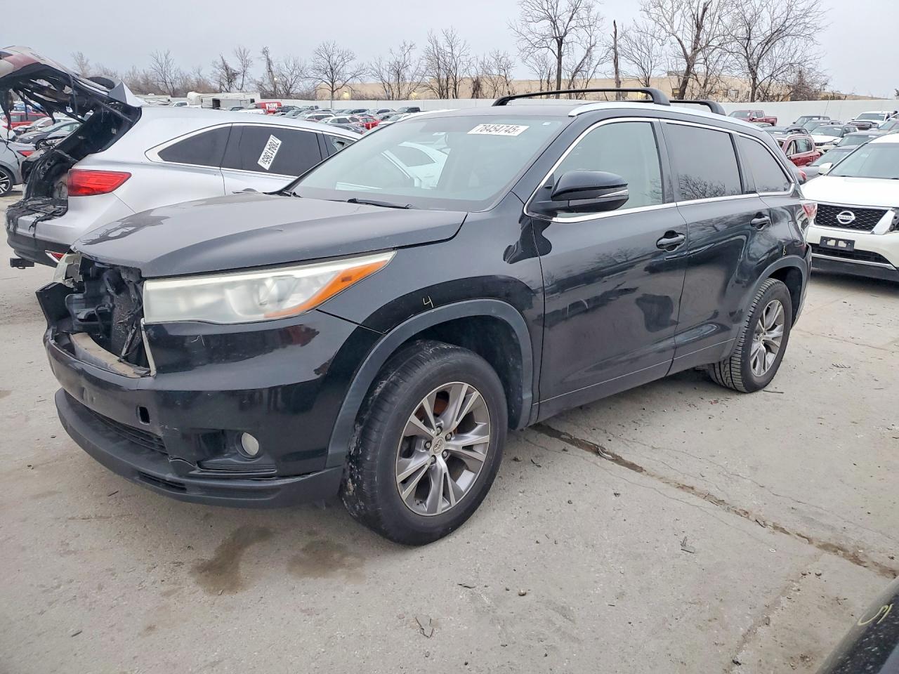 Salvage Toyota Highlander Image