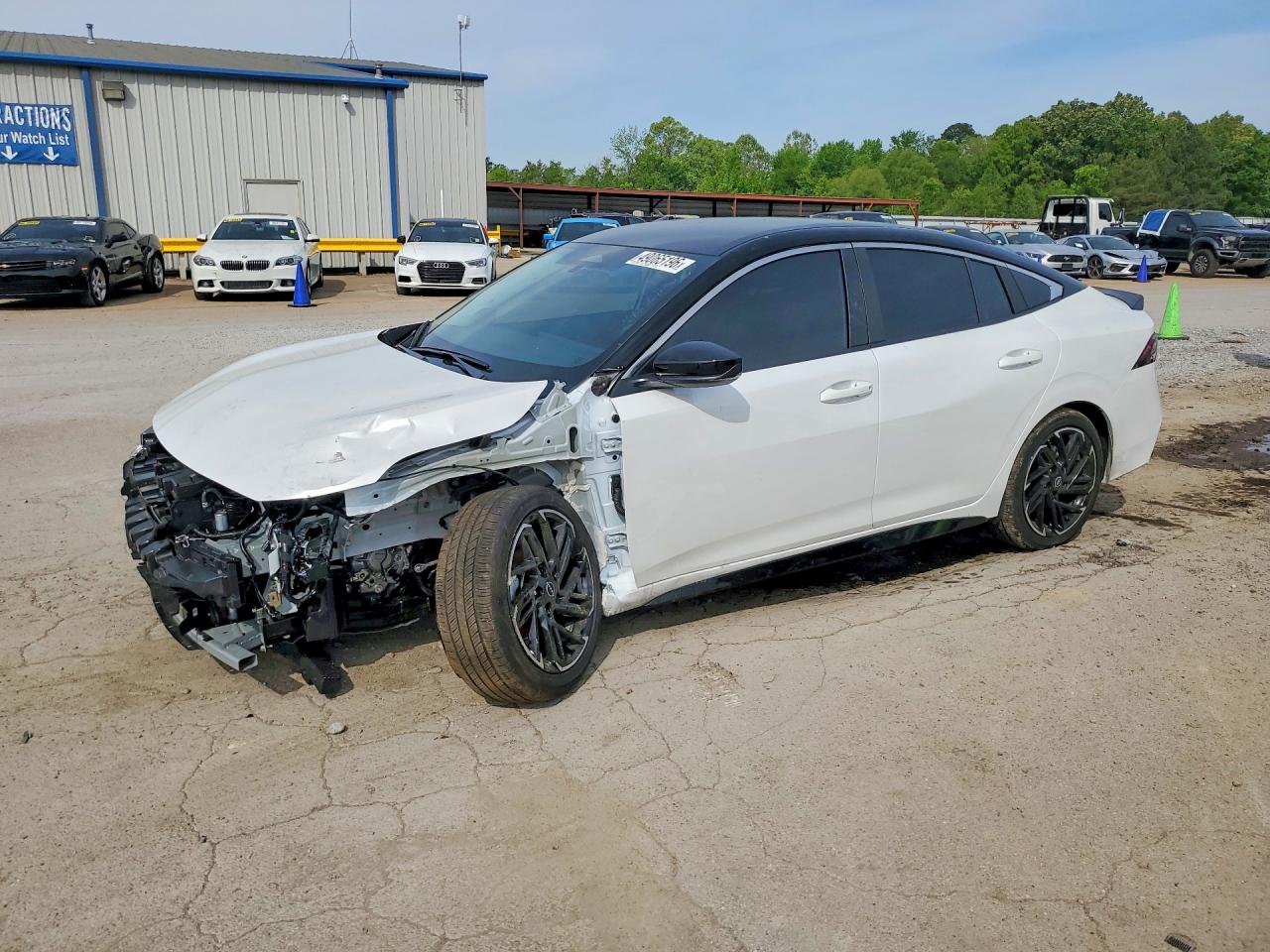 Salvage Nissan Sentra Image